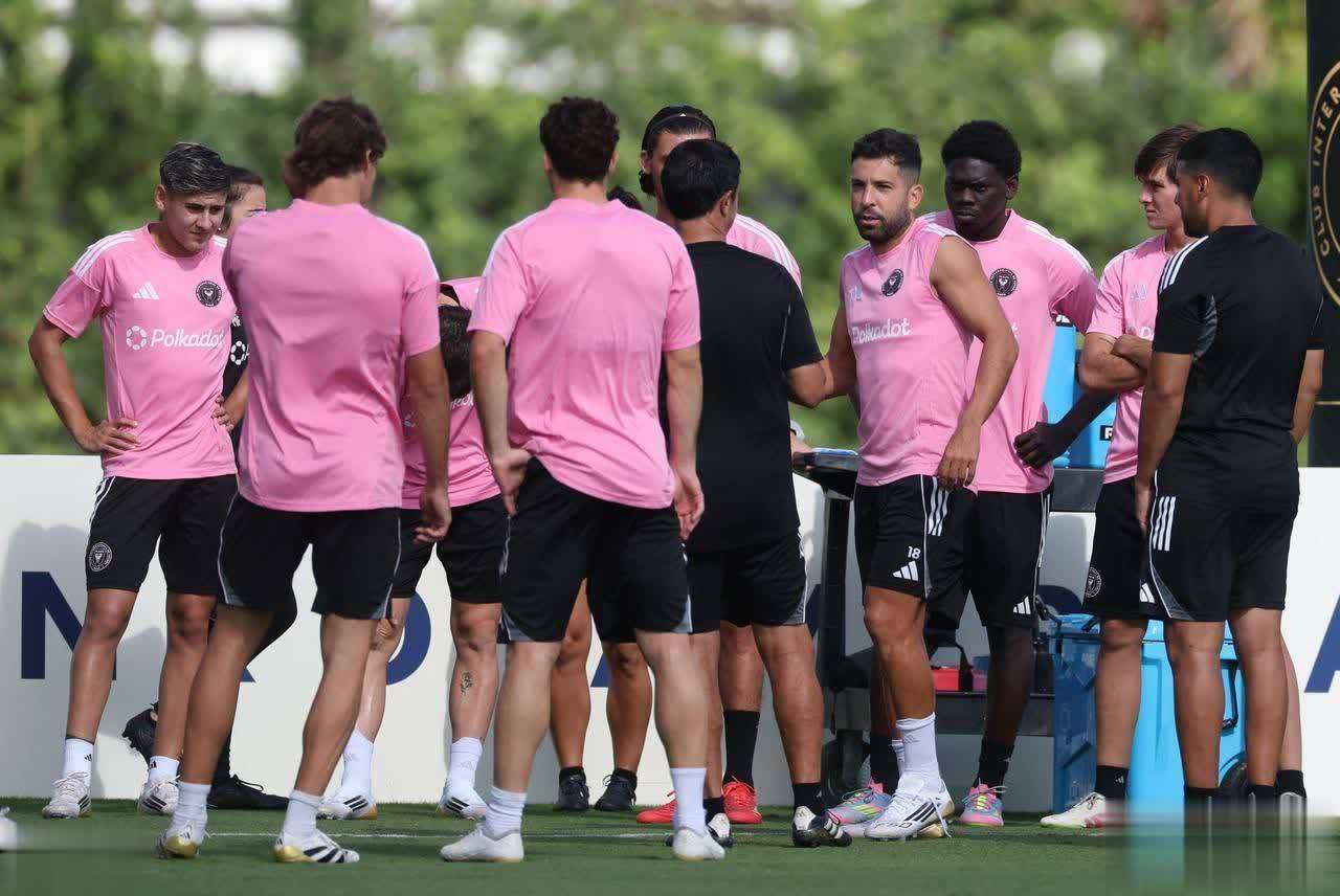 巴黎圣日耳曼发布备战花絮，今晨内部沟通，欧联任务艰巨，赛季目标并未改变的简单介绍