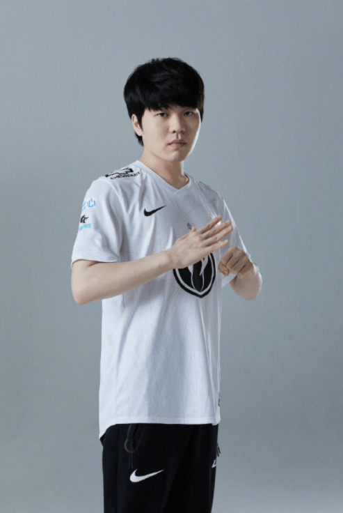 Rookie回归赛场,高光表现首场状态亮眼,FPX观众沸腾!的简单介绍 Rookie回归赛场,高光表现首场状态亮眼,FPX观众沸腾!的简单介绍